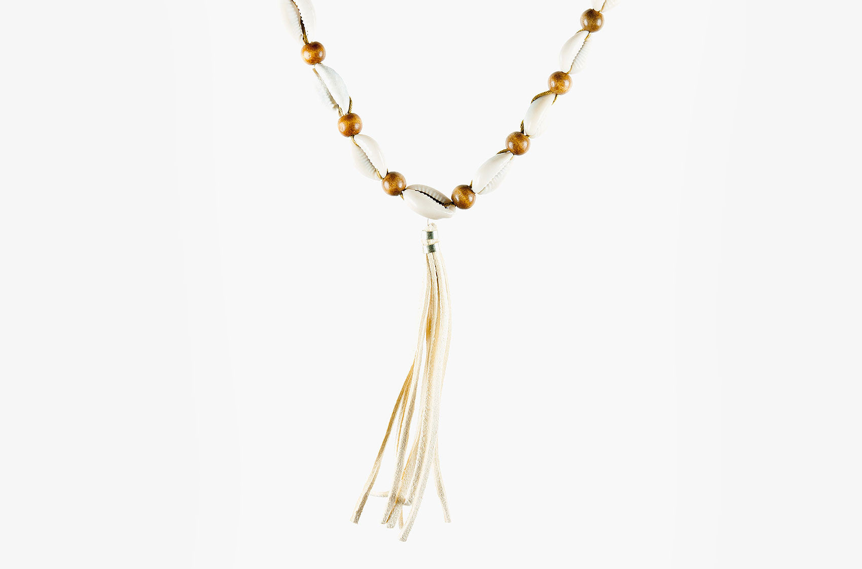 Shell, wood and tassel leather necklace